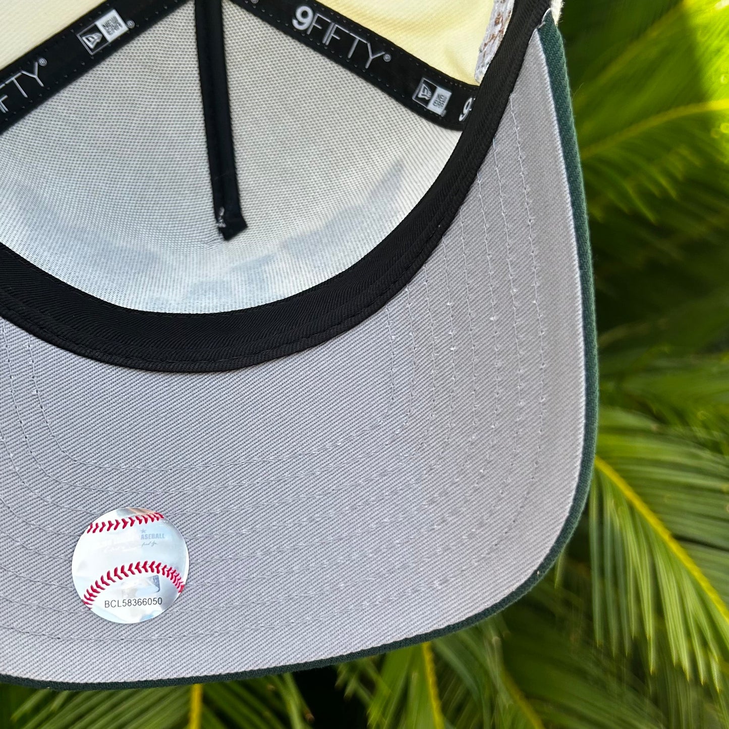 Gorra New Era Exclusiva x Los Angeles Caidos Dodgers 9Fifty - Ajustable / Blanco/Verde