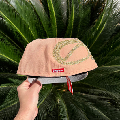 Gorra Exclusiva New Era x Supreme “Jesus Piece” Durazno