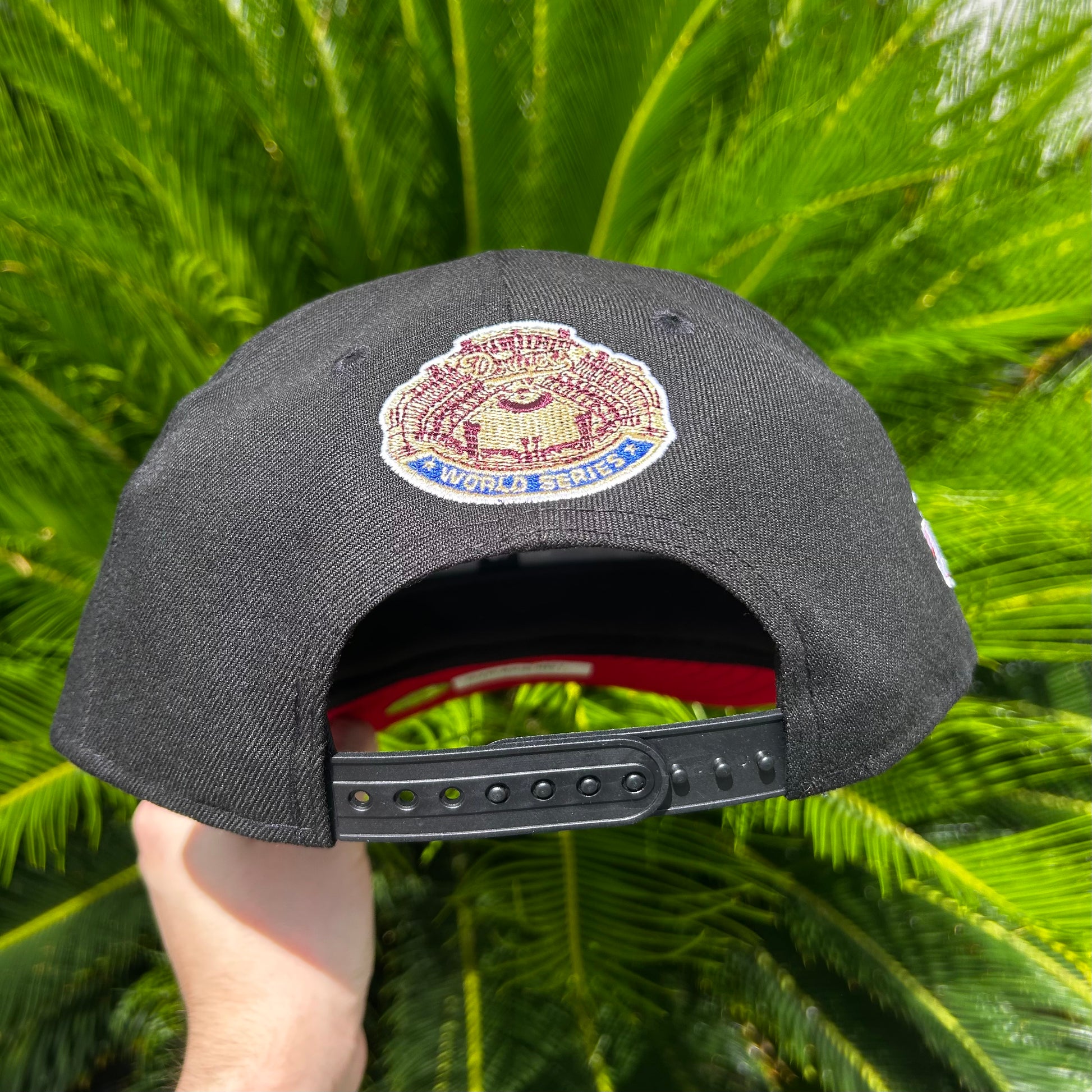 Gorra New Era Exclusiva x Dodgers 9Fifty - Ajustable / Negro/Rojo