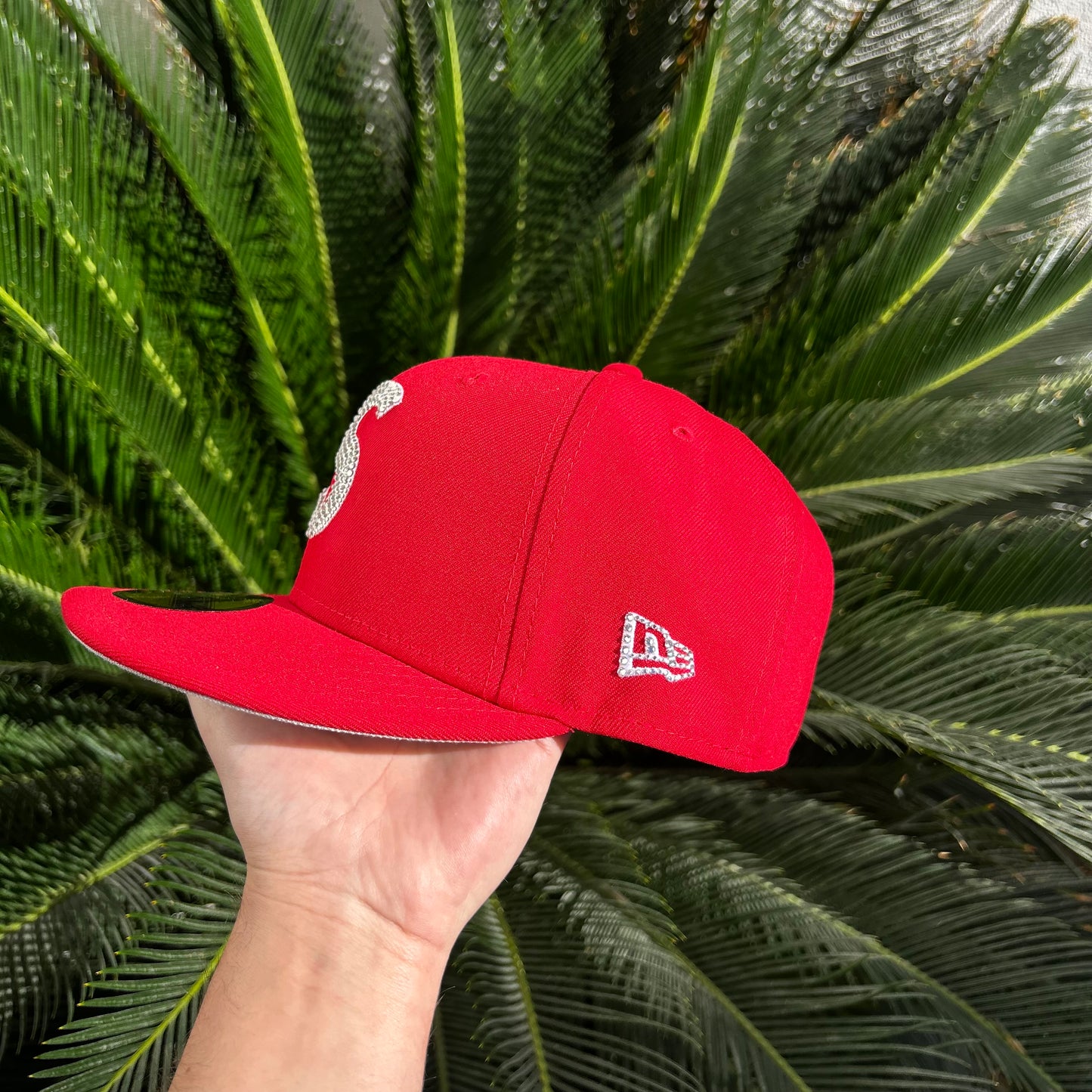 Gorra Exclusiva New Era x Supreme x Swarovski Roja