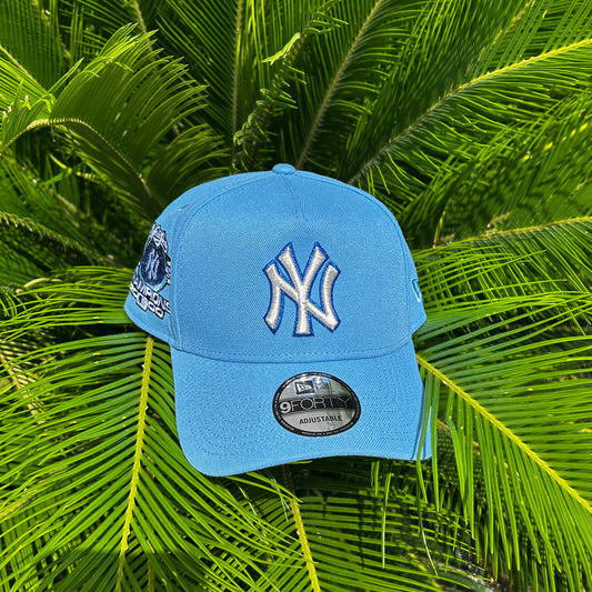 Gorra Exclusiva New Era 9Forty x Yankees Celeste - Ajustable