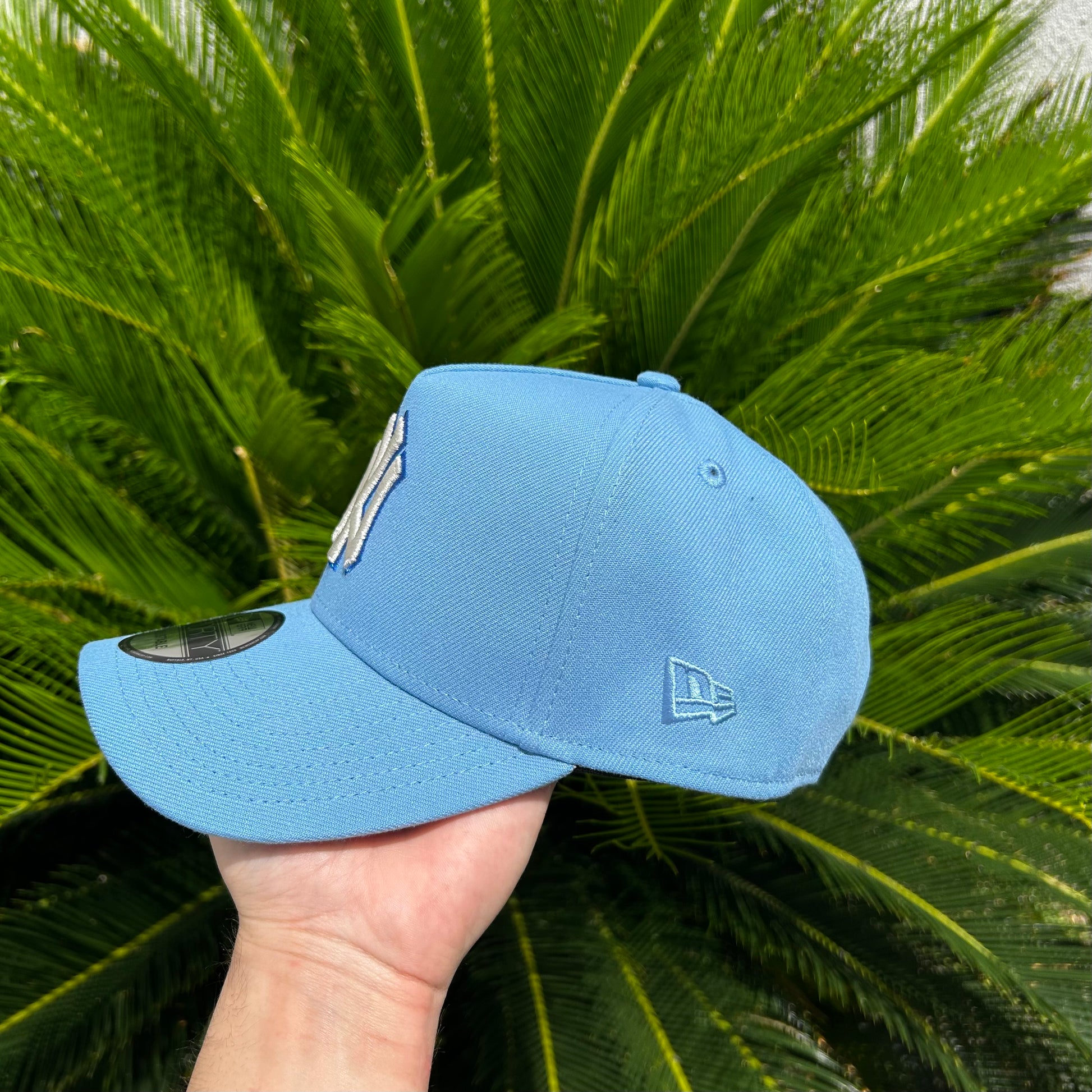 Gorra Exclusiva New Era 9Forty x Yankees Celeste - Ajustable