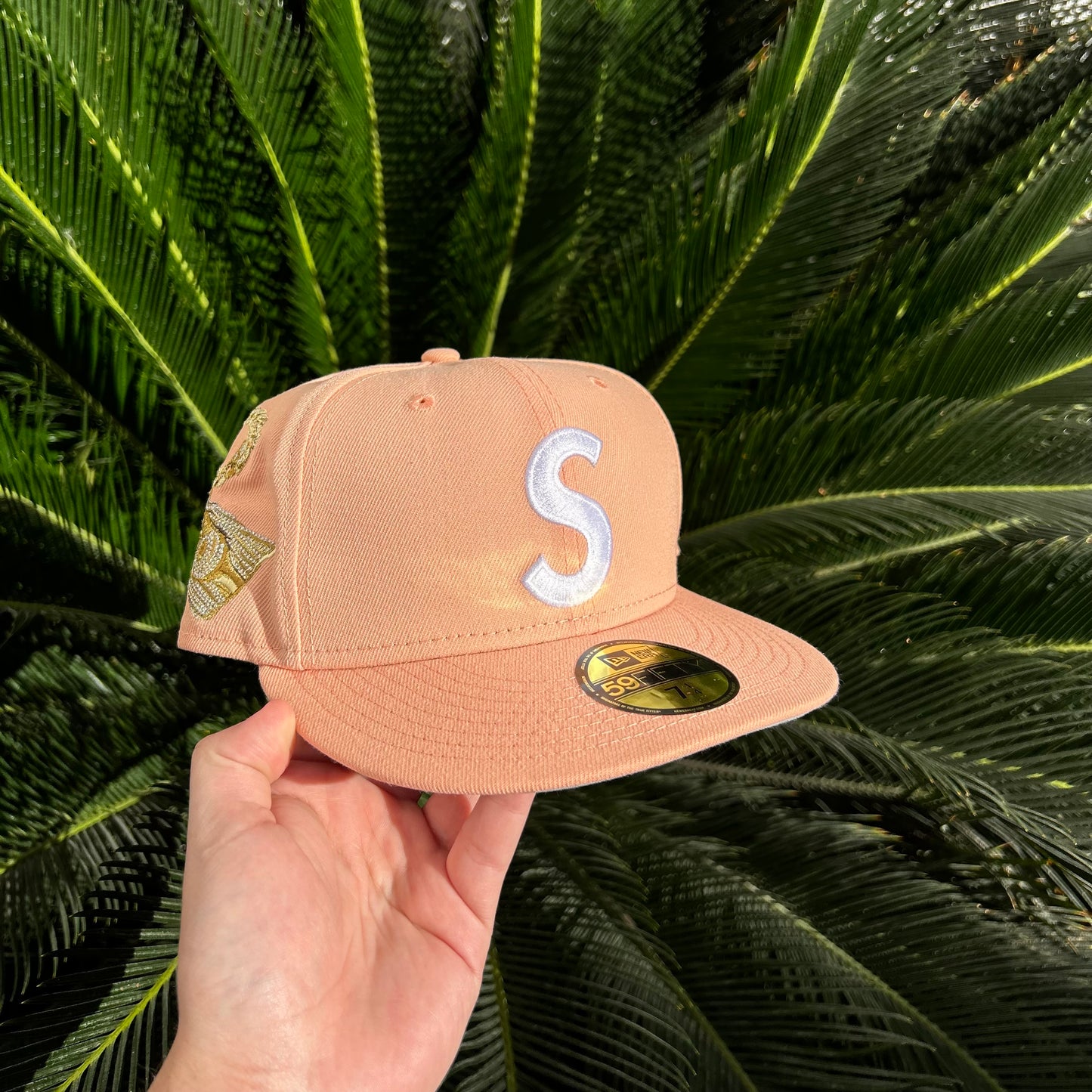 Gorra Exclusiva New Era x Supreme “Jesus Piece” Durazno