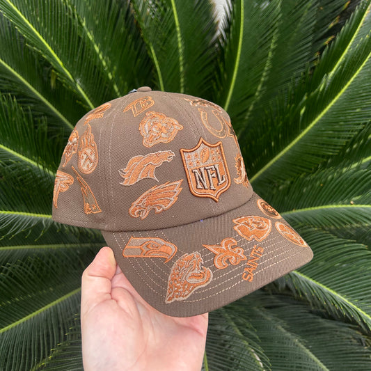 Gorra New Era Bad Bunny All Over Cafe 9FORTY