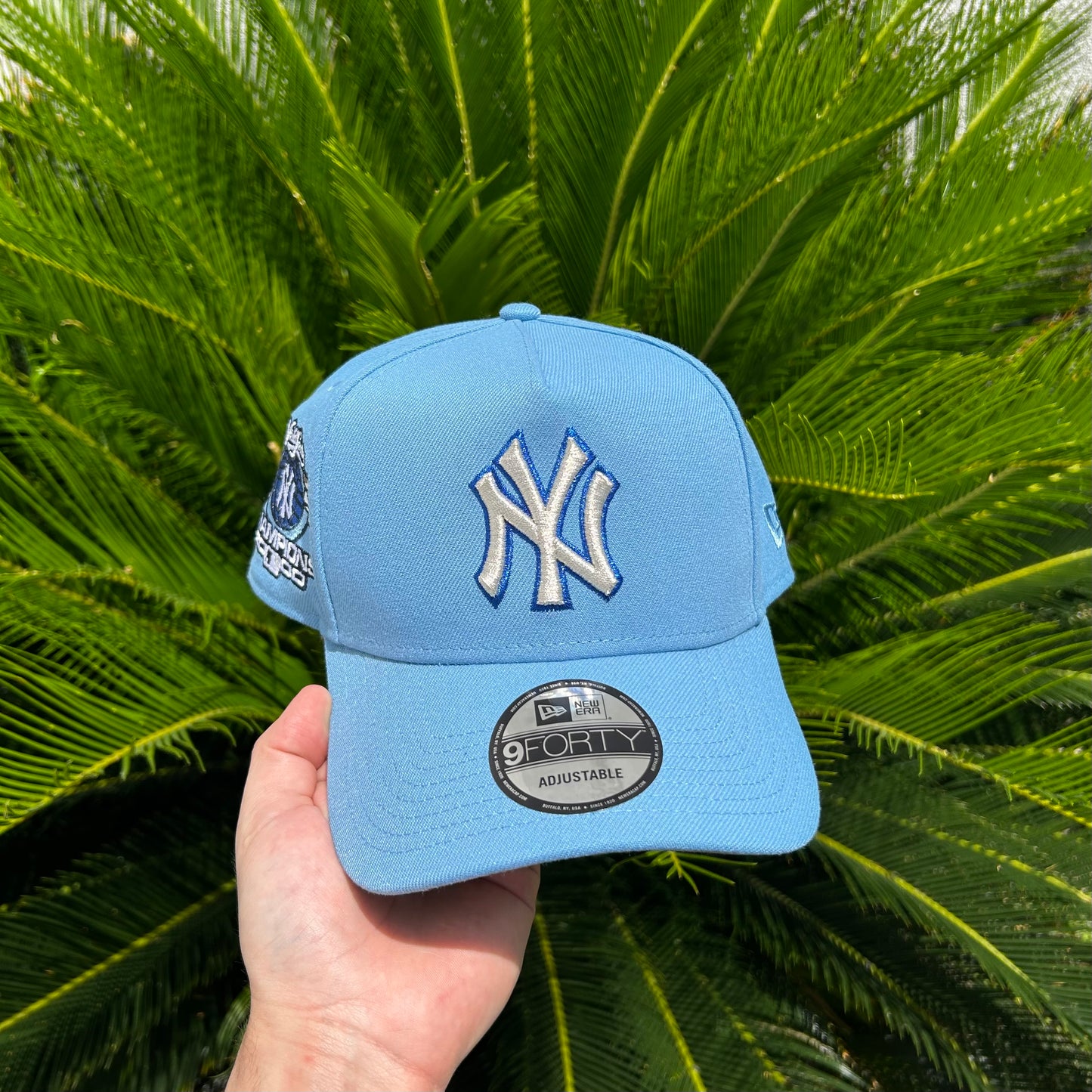 Gorra Exclusiva New Era 9Forty x Yankees Celeste - Ajustable