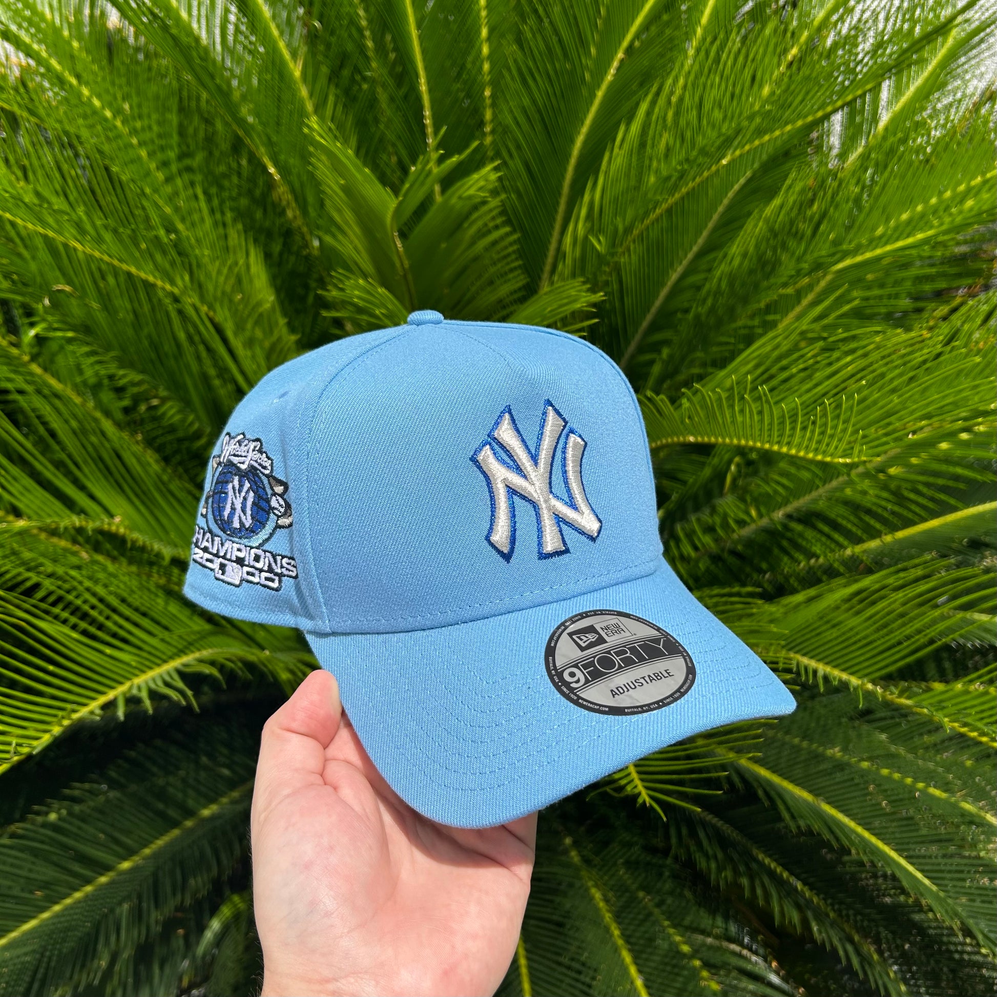 Gorra Exclusiva New Era 9Forty x Yankees Celeste - Ajustable