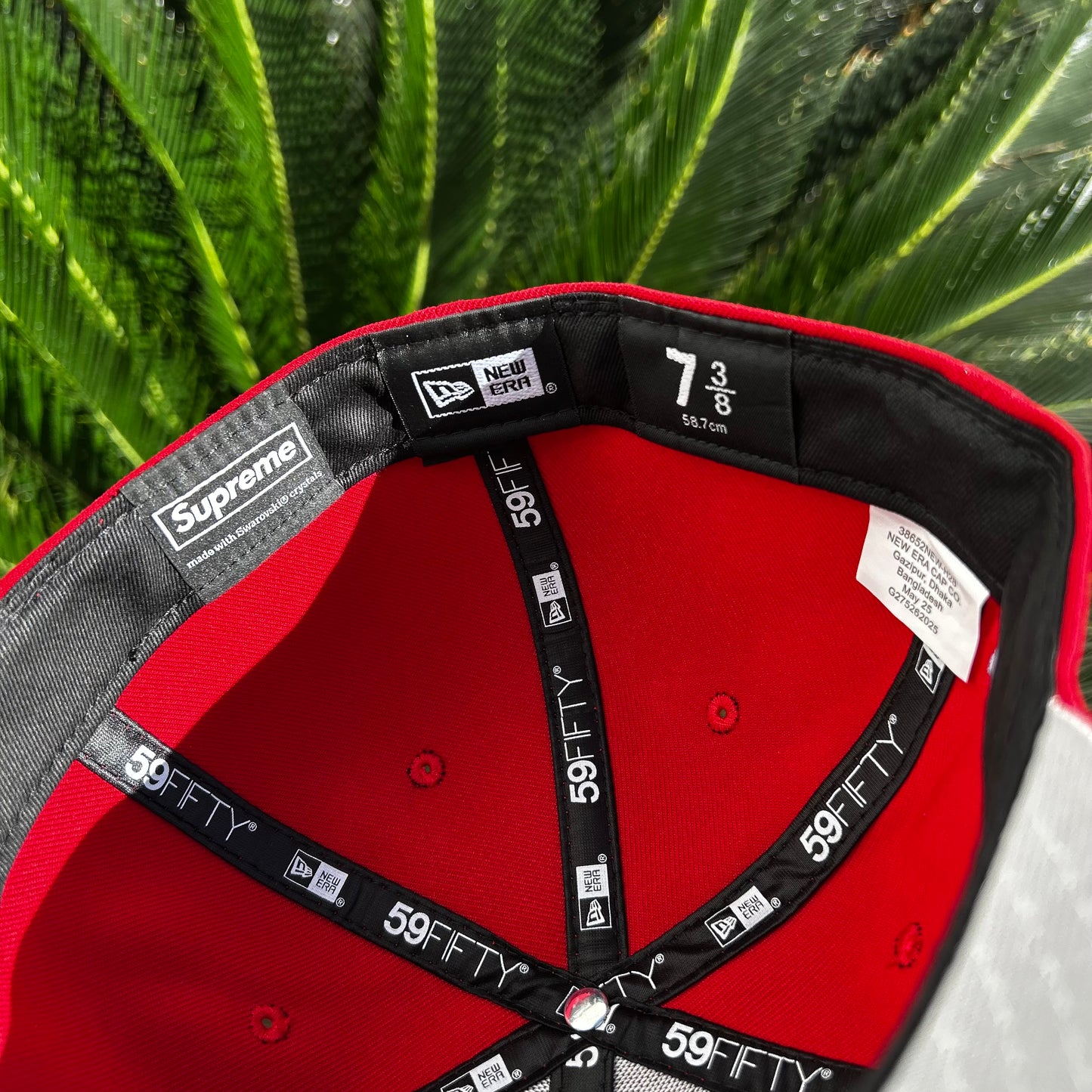 Gorra Exclusiva New Era x Supreme x Swarovski Roja