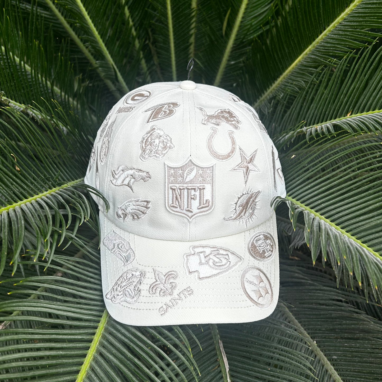 Gorra New Era Bad Bunny All Over Blanca 9FORTY