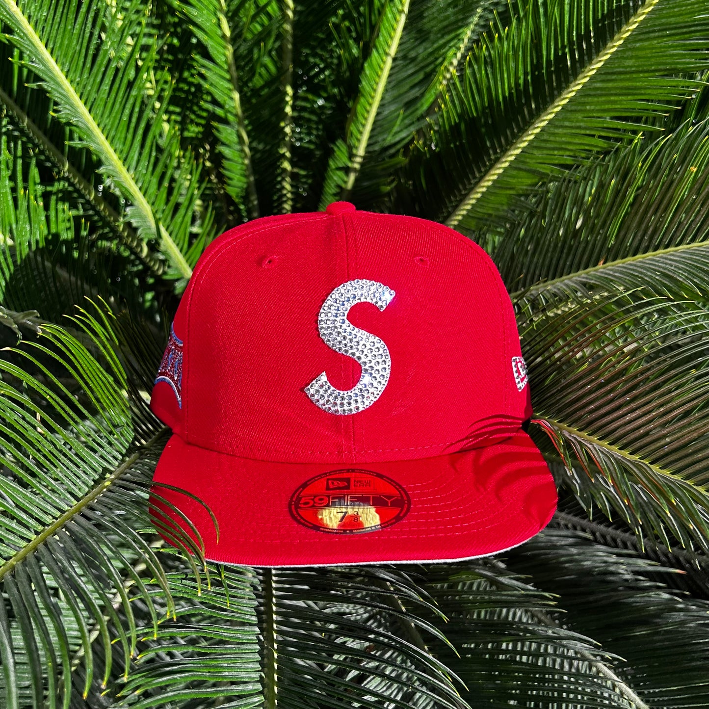 Gorra Exclusiva New Era x Supreme x Swarovski Roja