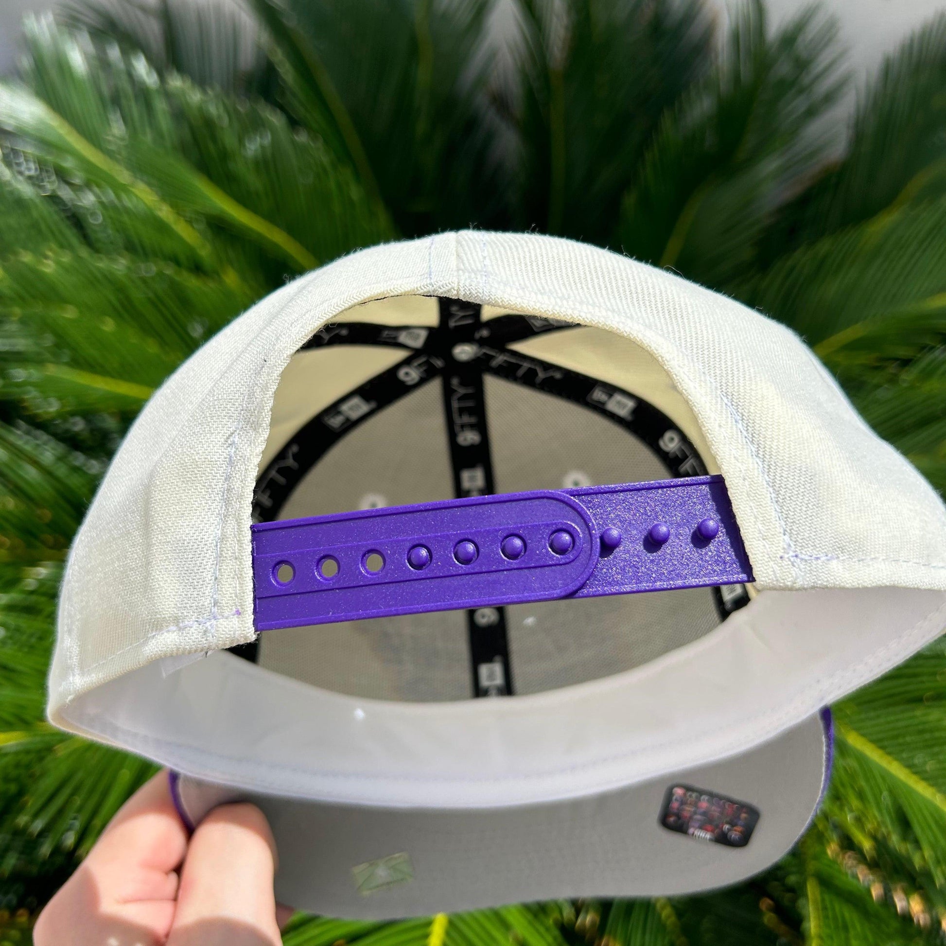 Gorra Exclusiva Lakers "Upside Down"