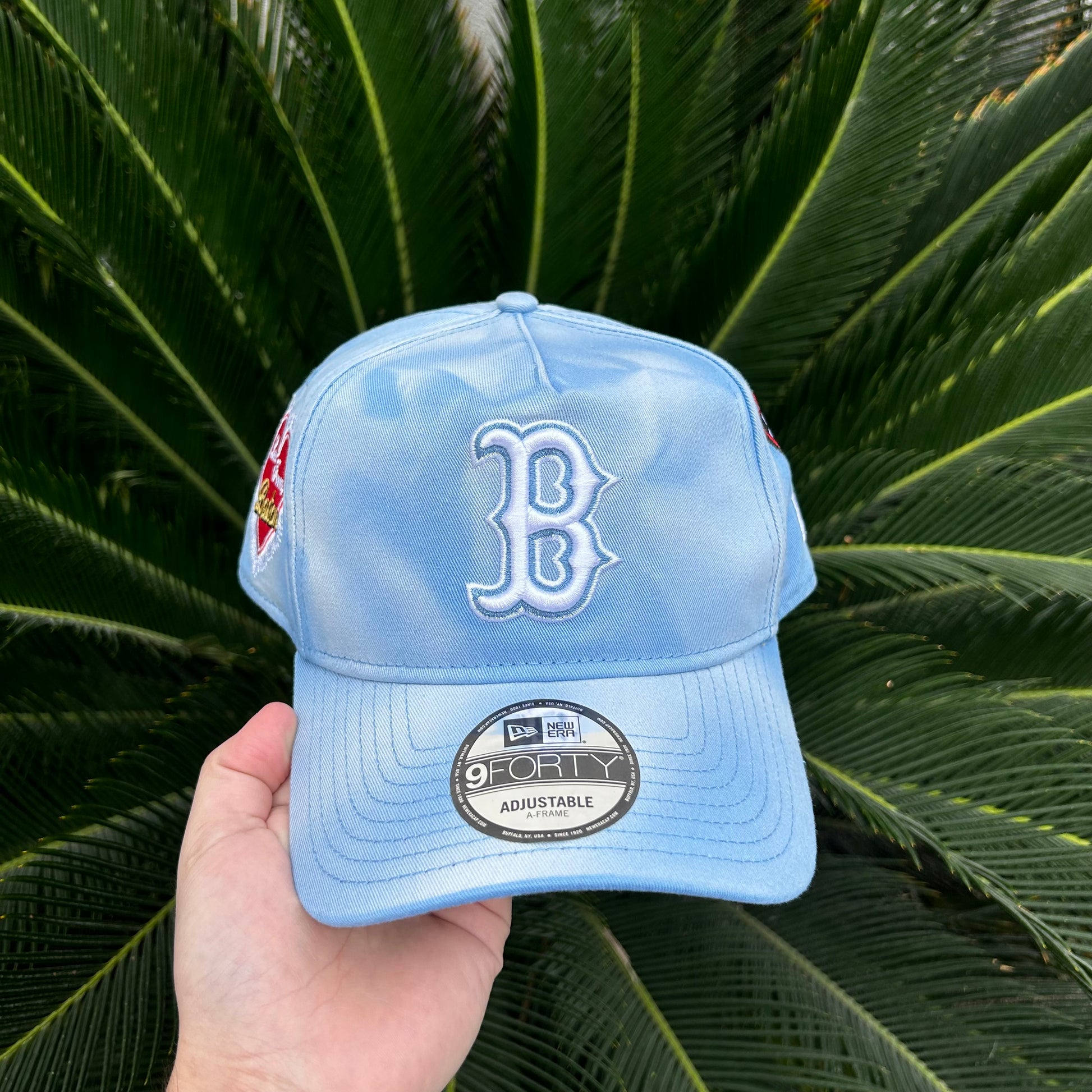 Gorra Exclusiva New Era 9Forty x Boston “San Valentin” - Ajustable / Celeste