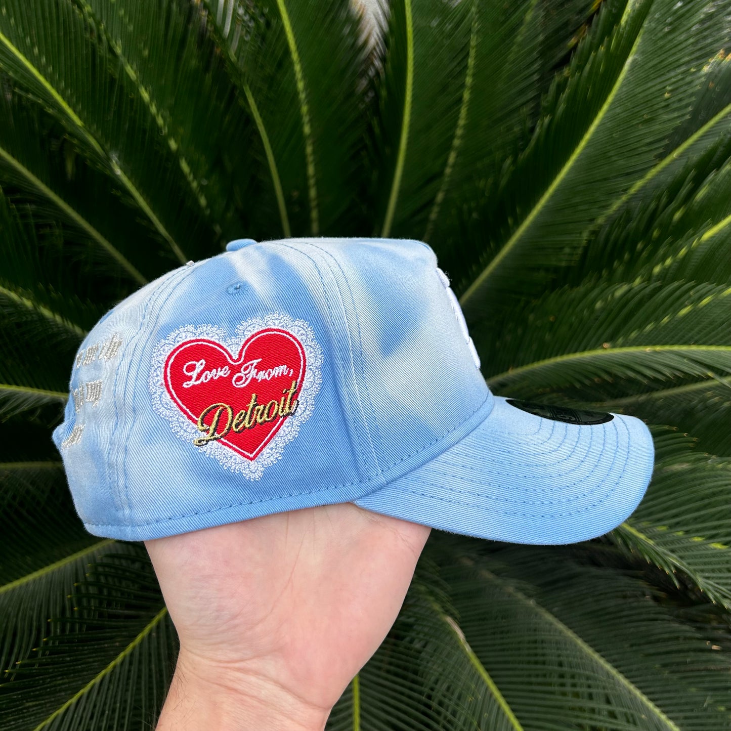 Gorra Exclusiva New Era 9Forty x Detroit “San Valentin” - Ajustable / Celeste