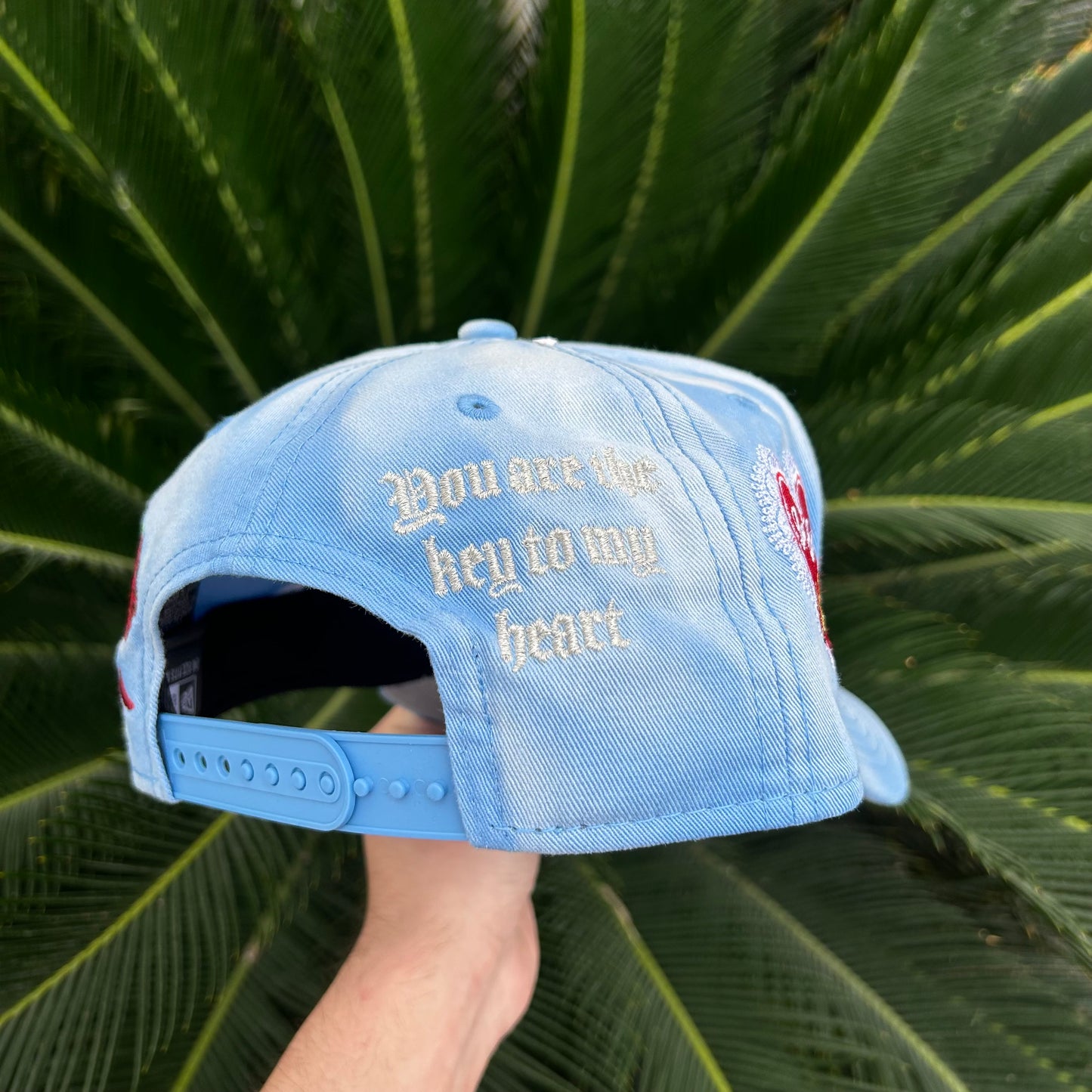 Gorra Exclusiva New Era 9Forty x Detroit “San Valentin” - Ajustable / Celeste