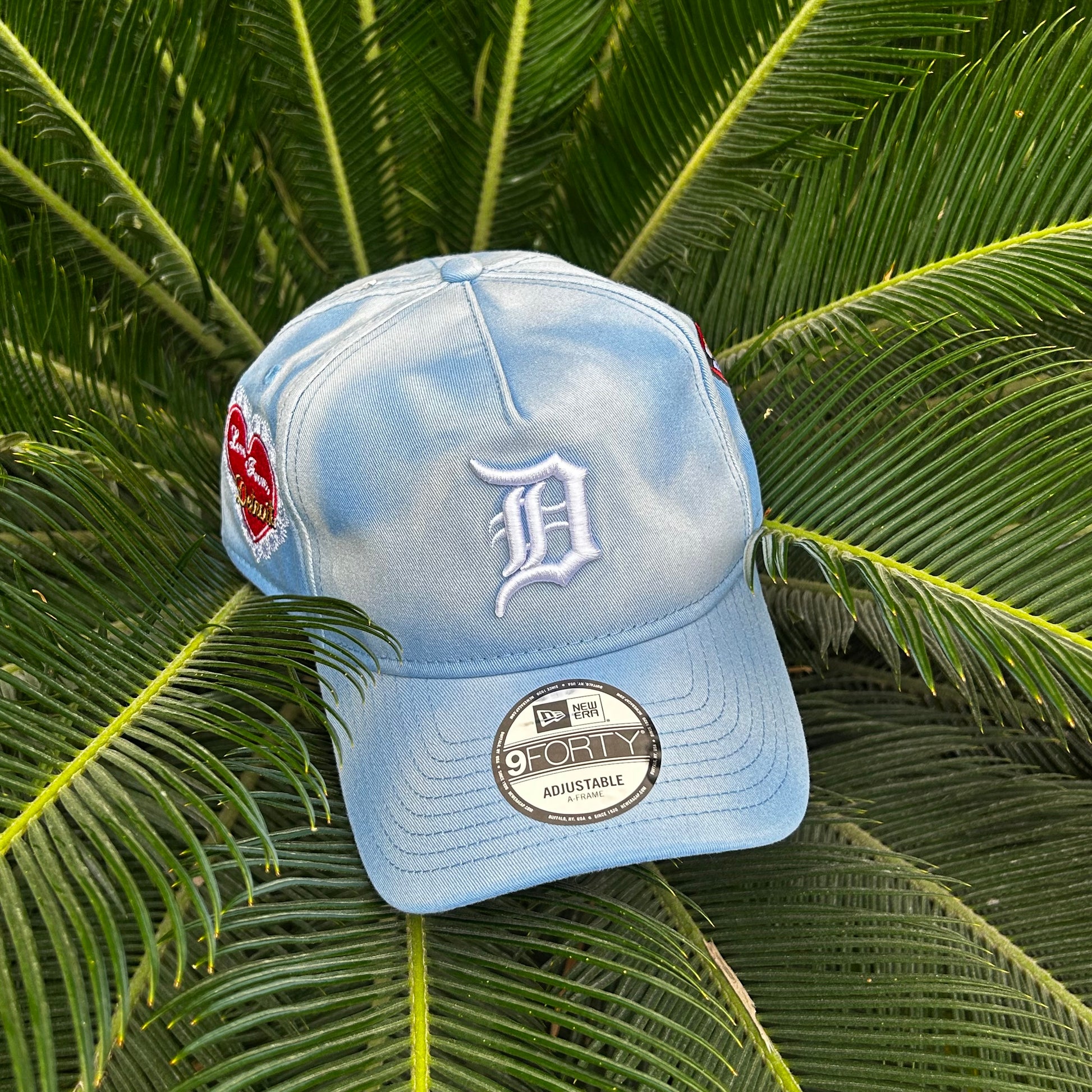 Gorra Exclusiva New Era 9Forty x Detroit “San Valentin” - Ajustable / Celeste