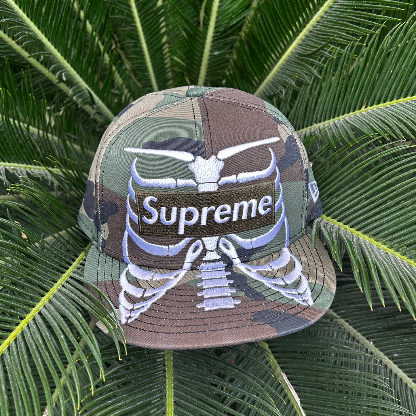 Gorra Exclusiva New Era x Supreme Box Logo - 7 3/8 / Camuflaje