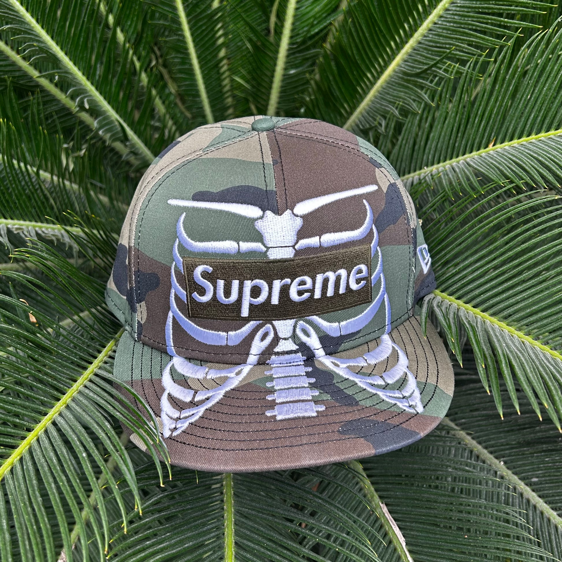 Gorra Exclusiva New Era x Supreme Box Logo - 7 3/8 / Camuflaje