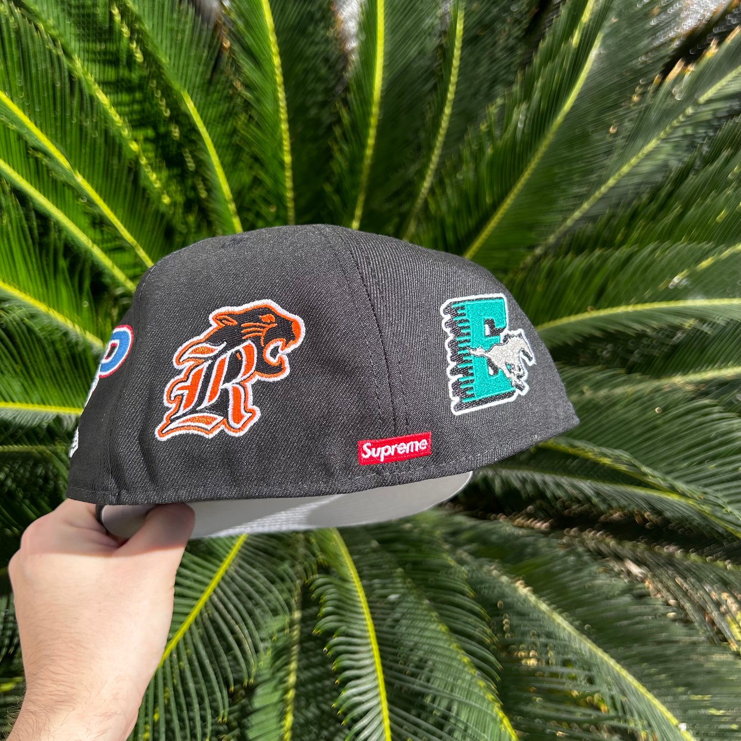 Gorra Exclusiva New Era x Supreme Multilogo Negra - 7 3/8 / Negro