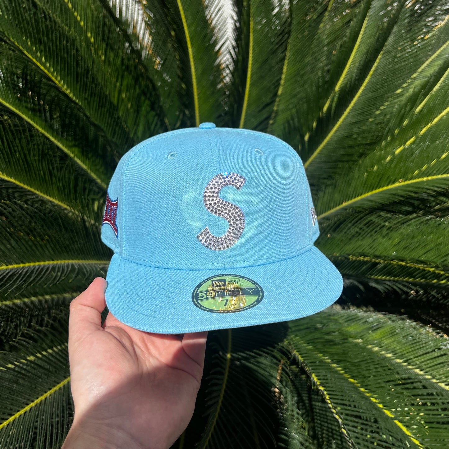 Gorra Exclusiva New Era x Supreme Swarovski Celeste - 7 5/8