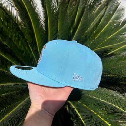 Gorra Exclusiva New Era x Supreme Swarovski Celeste - 7 5/8