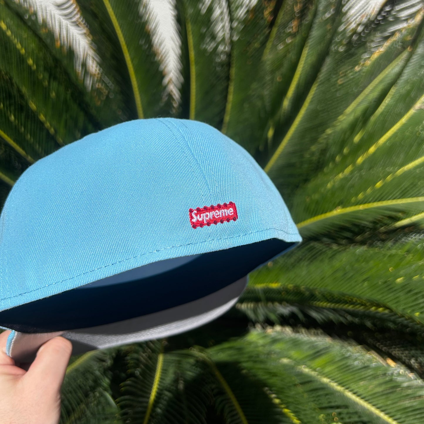 Gorra Exclusiva New Era x Supreme Swarovski Celeste - 7 5/8