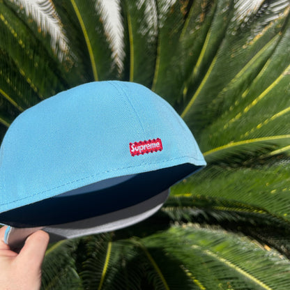 Gorra Exclusiva New Era x Supreme Swarovski Celeste - 7 5/8