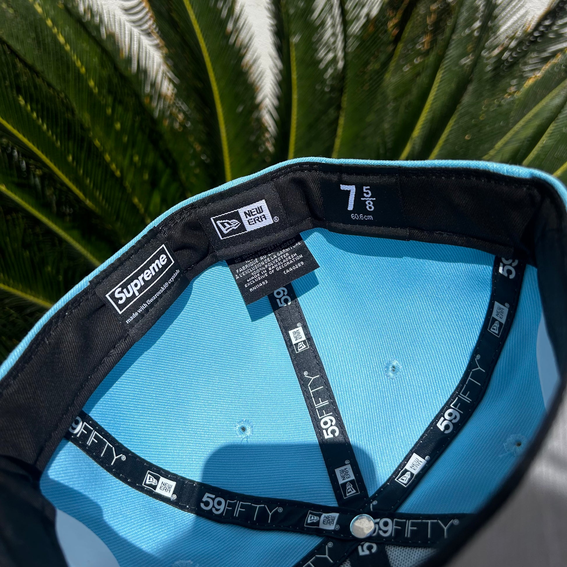 Gorra Exclusiva New Era x Supreme Swarovski Celeste - 7 5/8