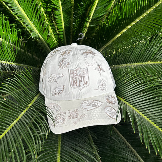 Gorra New Era Bad Bunny All Over Blanca 9FORTY