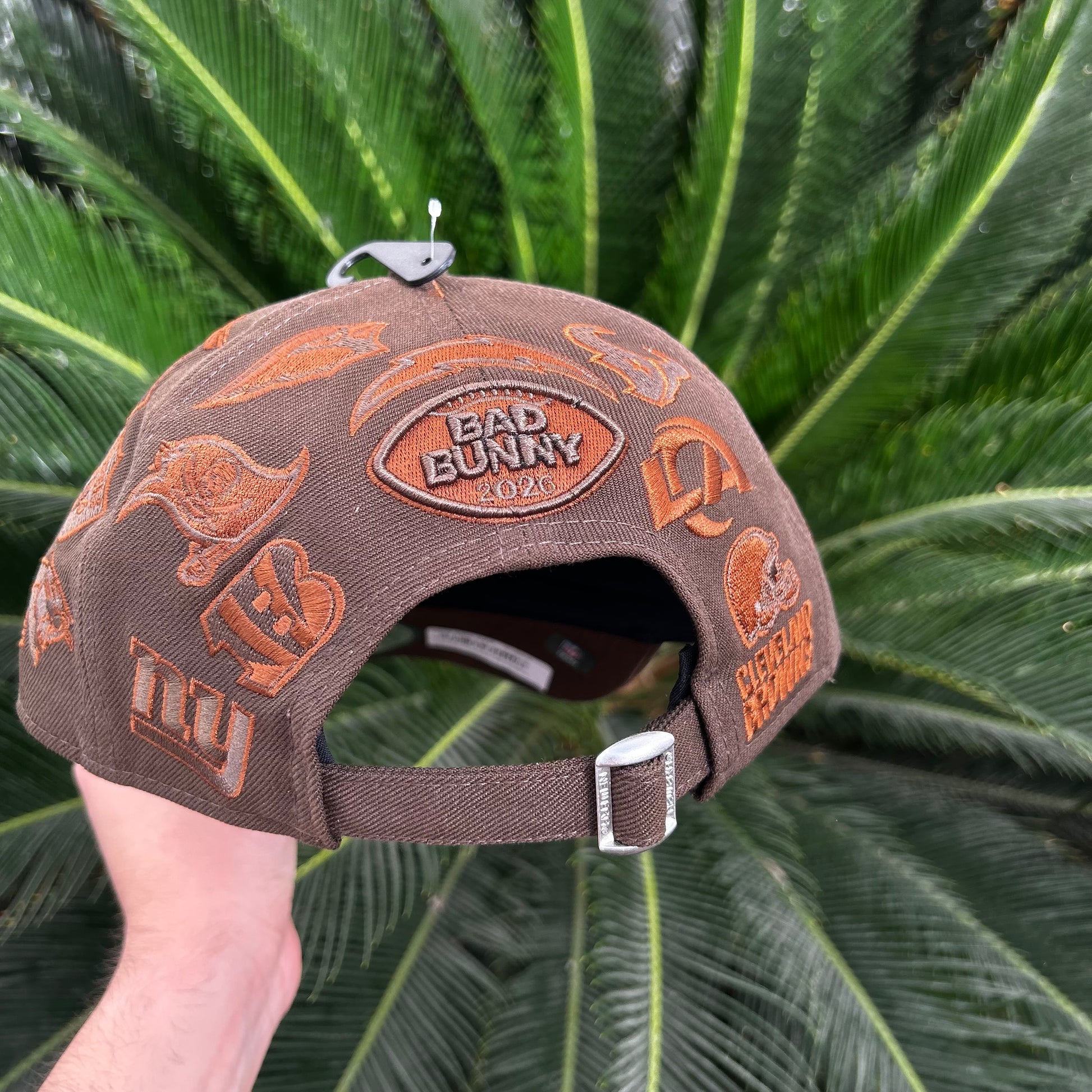 Gorra New Era Bad Bunny All Over Cafe 9FORTY - Ajustable