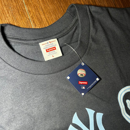 Playera Supreme “New York Yankees MLB”