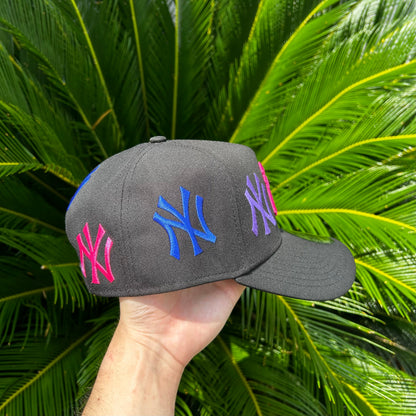 Gorra Exclusiva New Era NY Yankees ’NYNYNY Multilogo’ - Unitalla / Negro