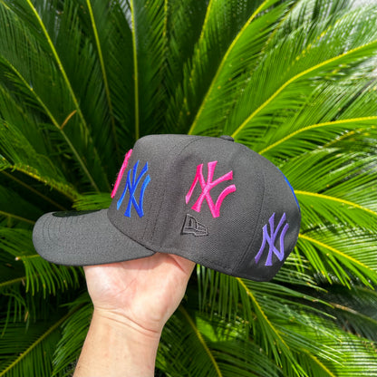 Gorra Exclusiva New Era NY Yankees ’NYNYNY Multilogo’ - Unitalla / Negro