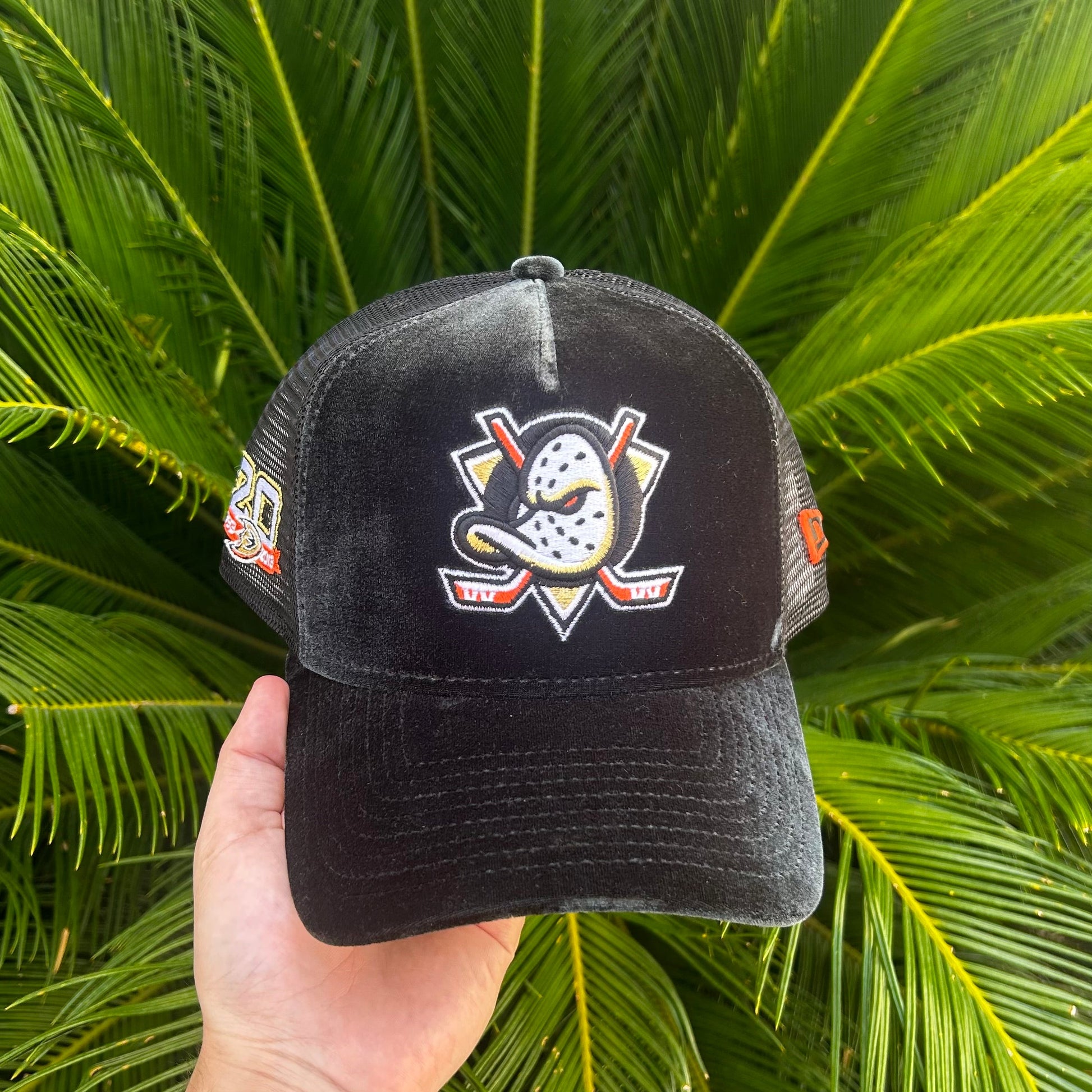 Gorra Exclusiva New Era x Anaheim Ducks Velvet - Unitalla / Negro
