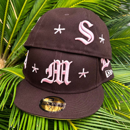 Gorra Exclusiva New Era x Mora “Lo mismo de Siempre” Cafe