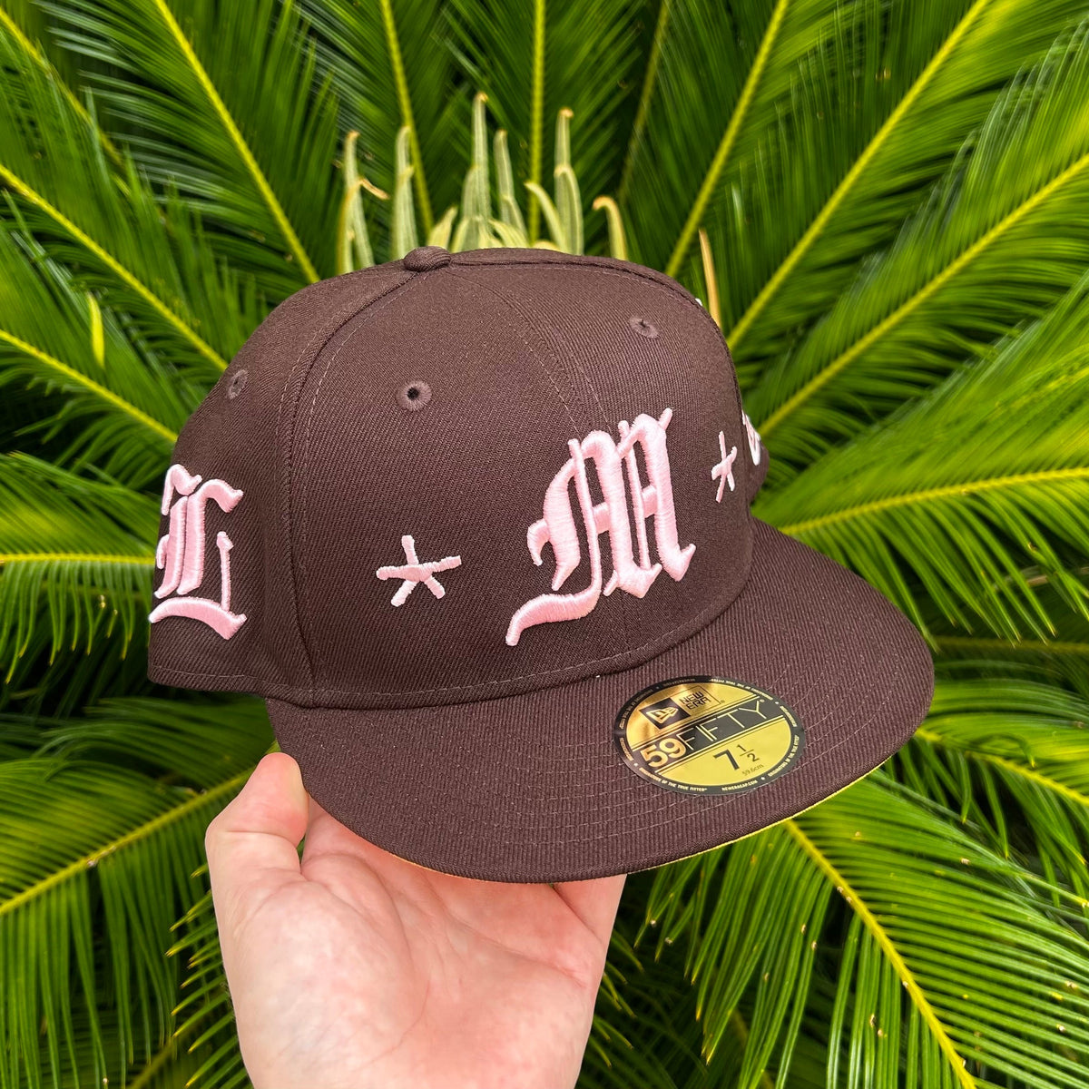 Gorra Exclusiva New Era x Mora “Lo mismo de Siempre” Cafe