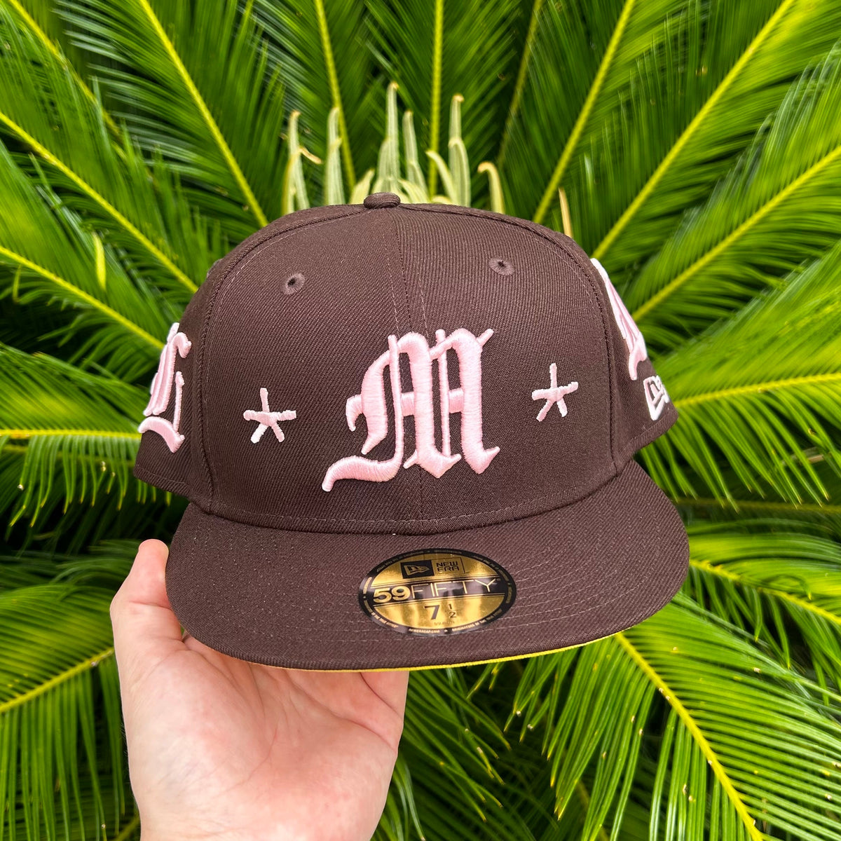 Gorra Exclusiva New Era x Mora “Lo mismo de Siempre” Cafe