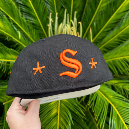 Gorra Exclusiva New Era x Mora “Lo mismo de Siempre” Naranja