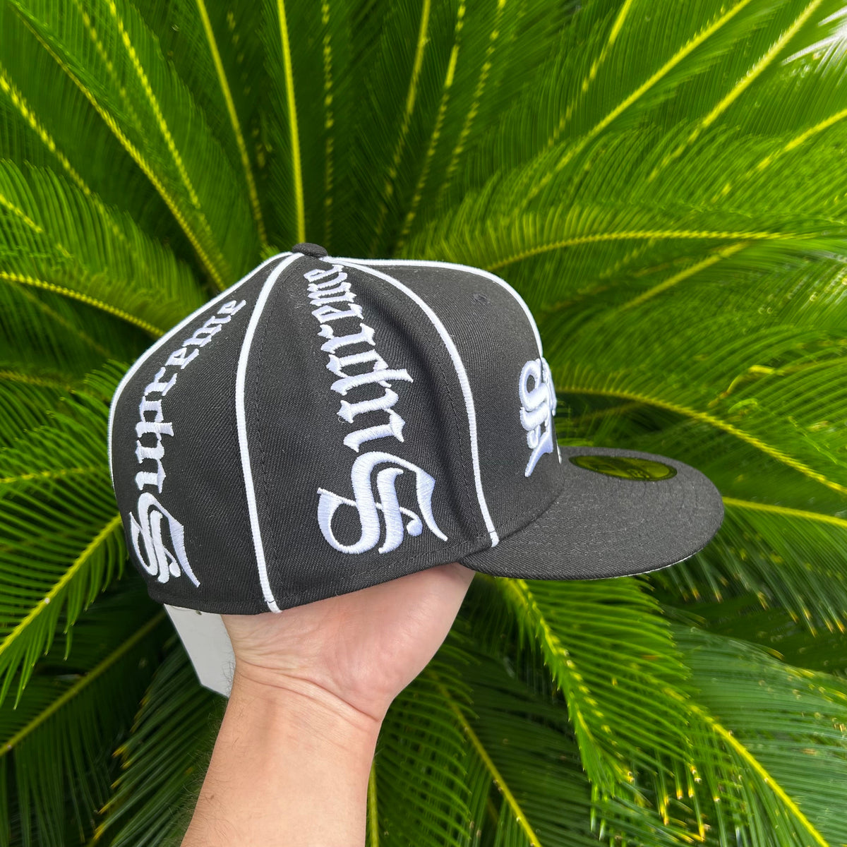 Gorra Exclusiva New Era x Supreme - 7 1/2 / Negro