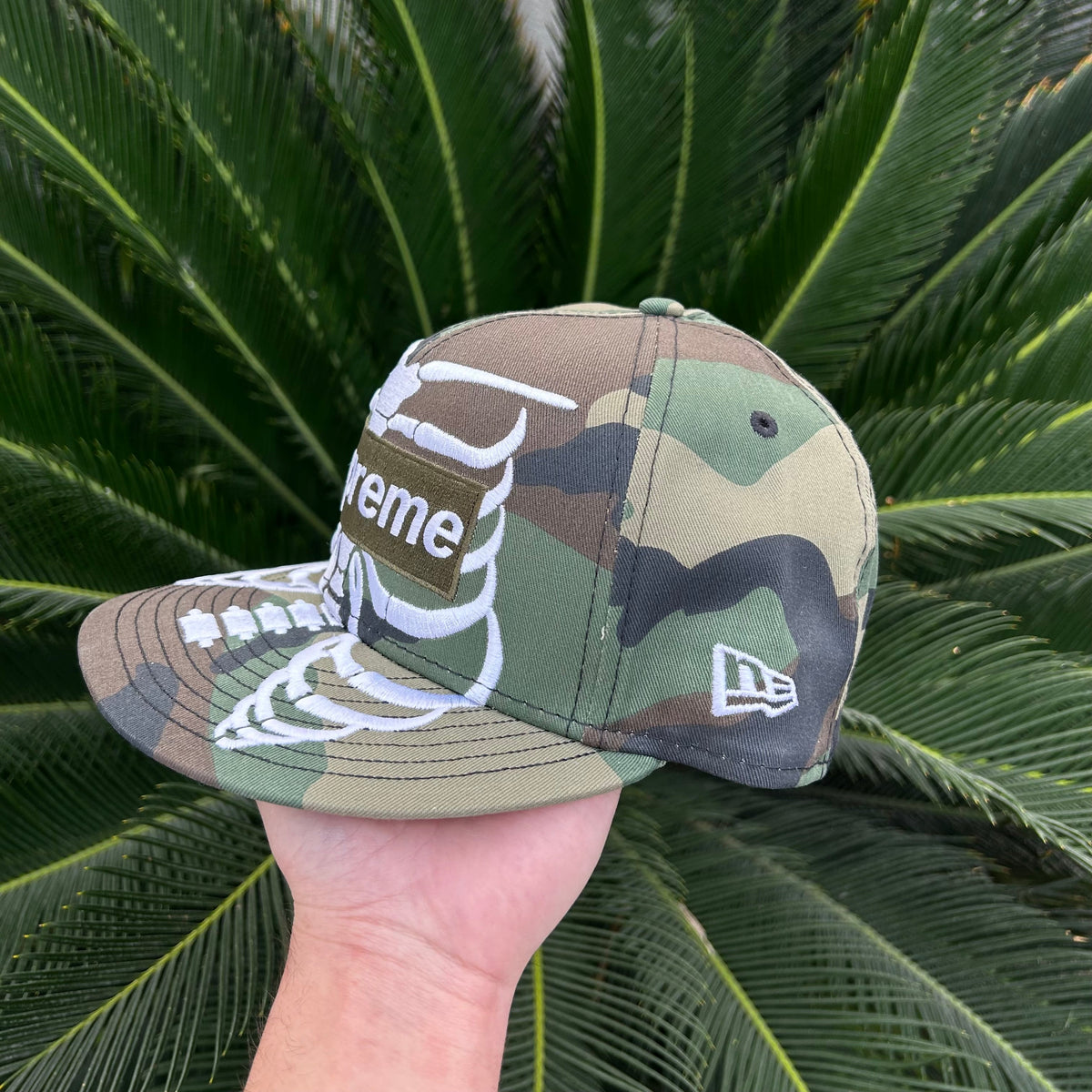 Gorra Exclusiva New Era x Supreme Box Logo - 7 3/8 / Camuflaje