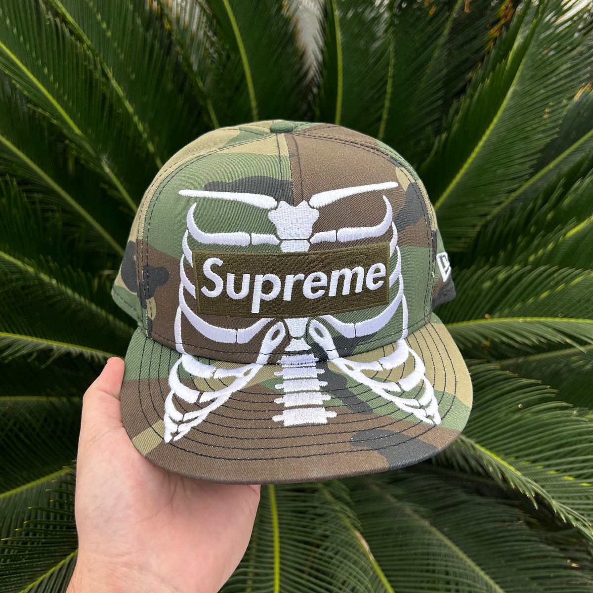Gorra Exclusiva New Era x Supreme Box Logo - 7 3/8 / Camuflaje