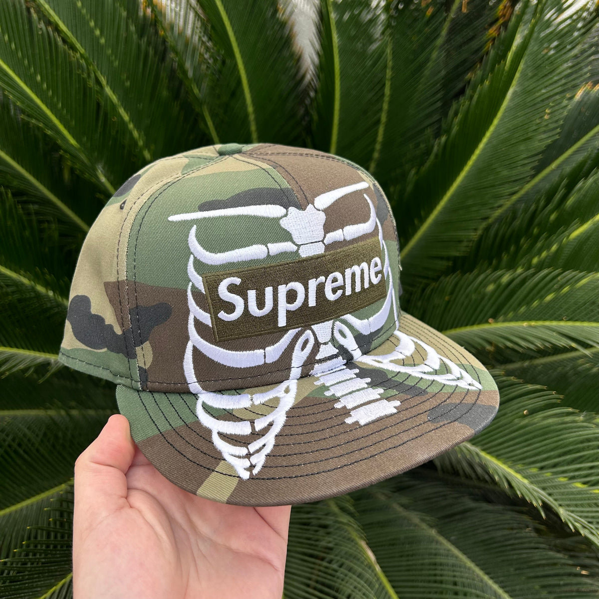 Gorra Exclusiva New Era x Supreme Box Logo - 7 3/8 / Camuflaje