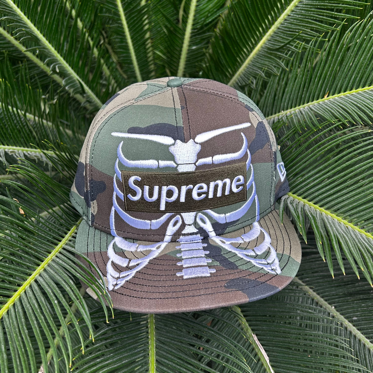 Gorra Exclusiva New Era x Supreme Box Logo - 7 3/8 / Camuflaje