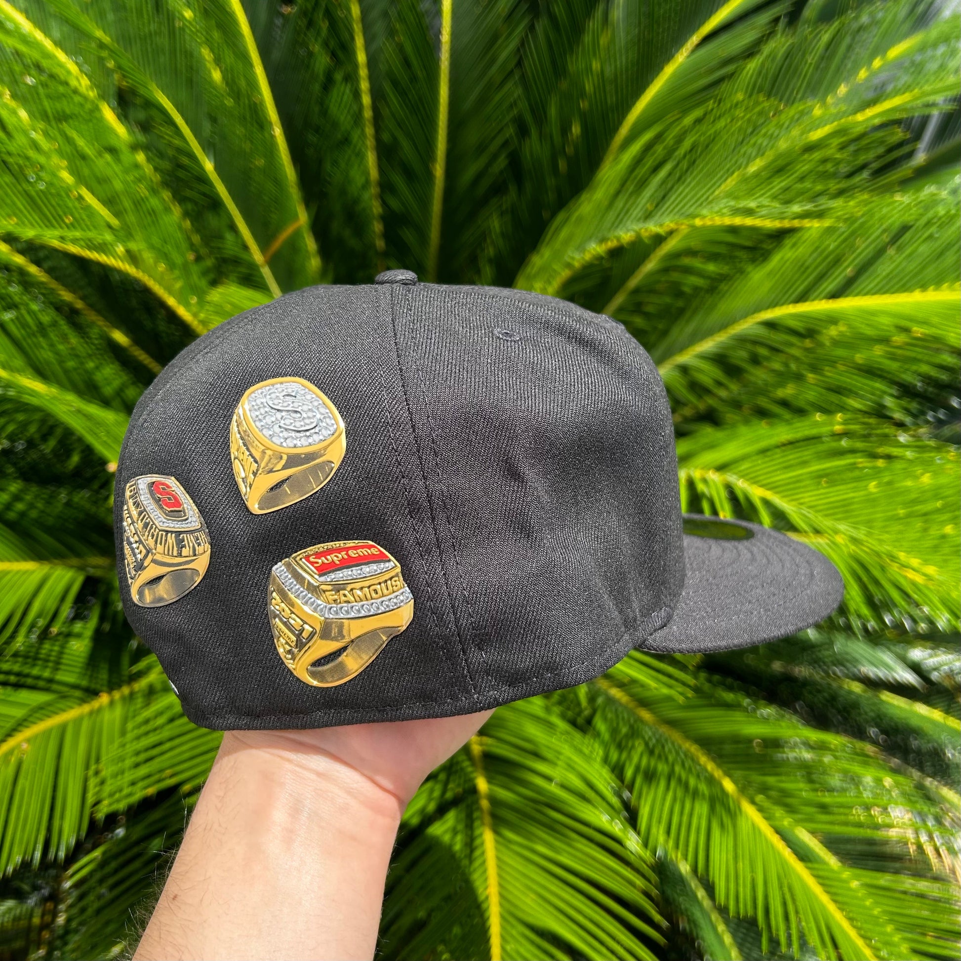 Gorra Exclusiva New Era x Supreme Champion Rings Negro - 7 1/2