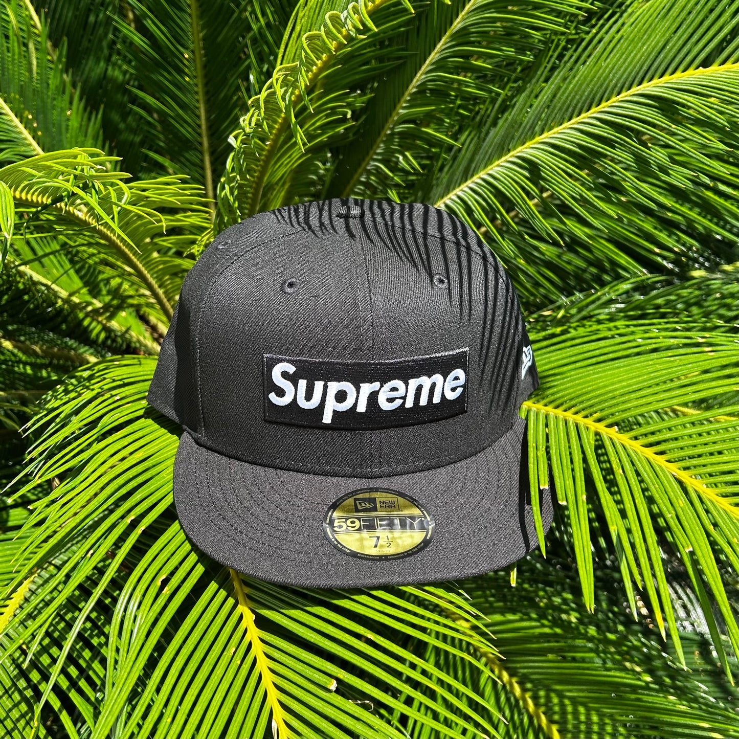 Gorra Exclusiva New Era x Supreme Champion Rings Negro - 7 1/2