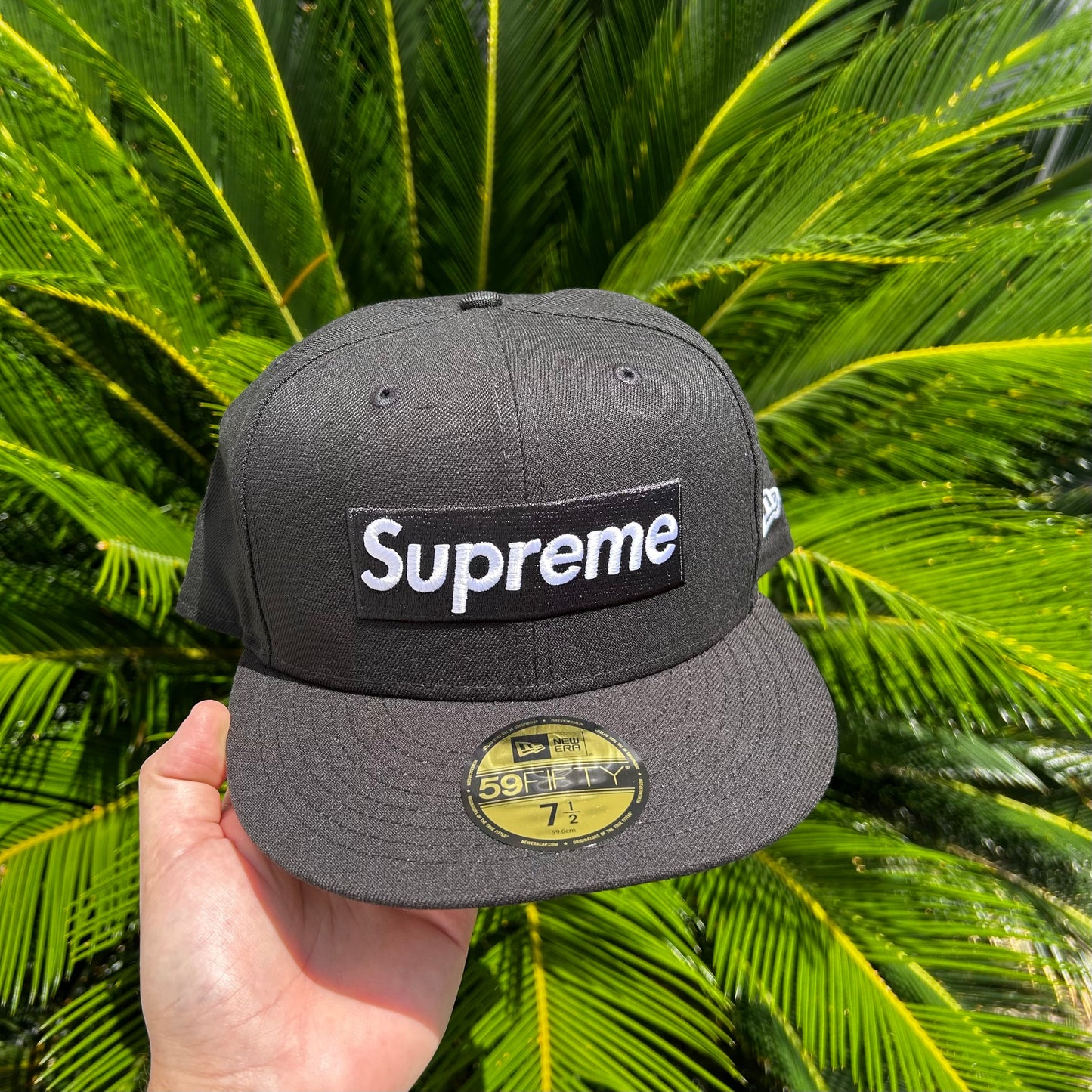 Gorra Exclusiva New Era x Supreme Champion Rings Negro - 7 1/2