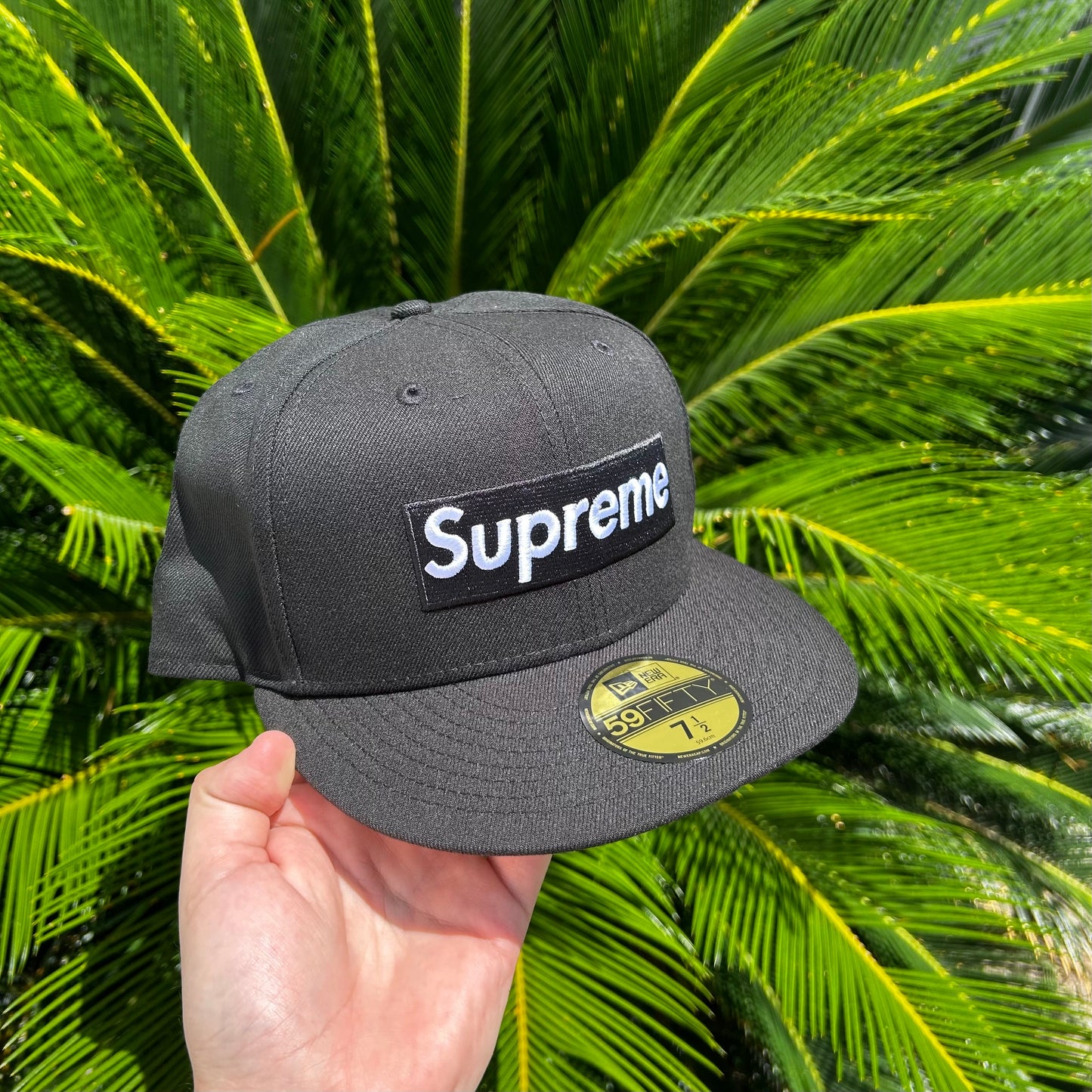 Gorra Exclusiva New Era x Supreme Champion Rings Negro - 7 1/2