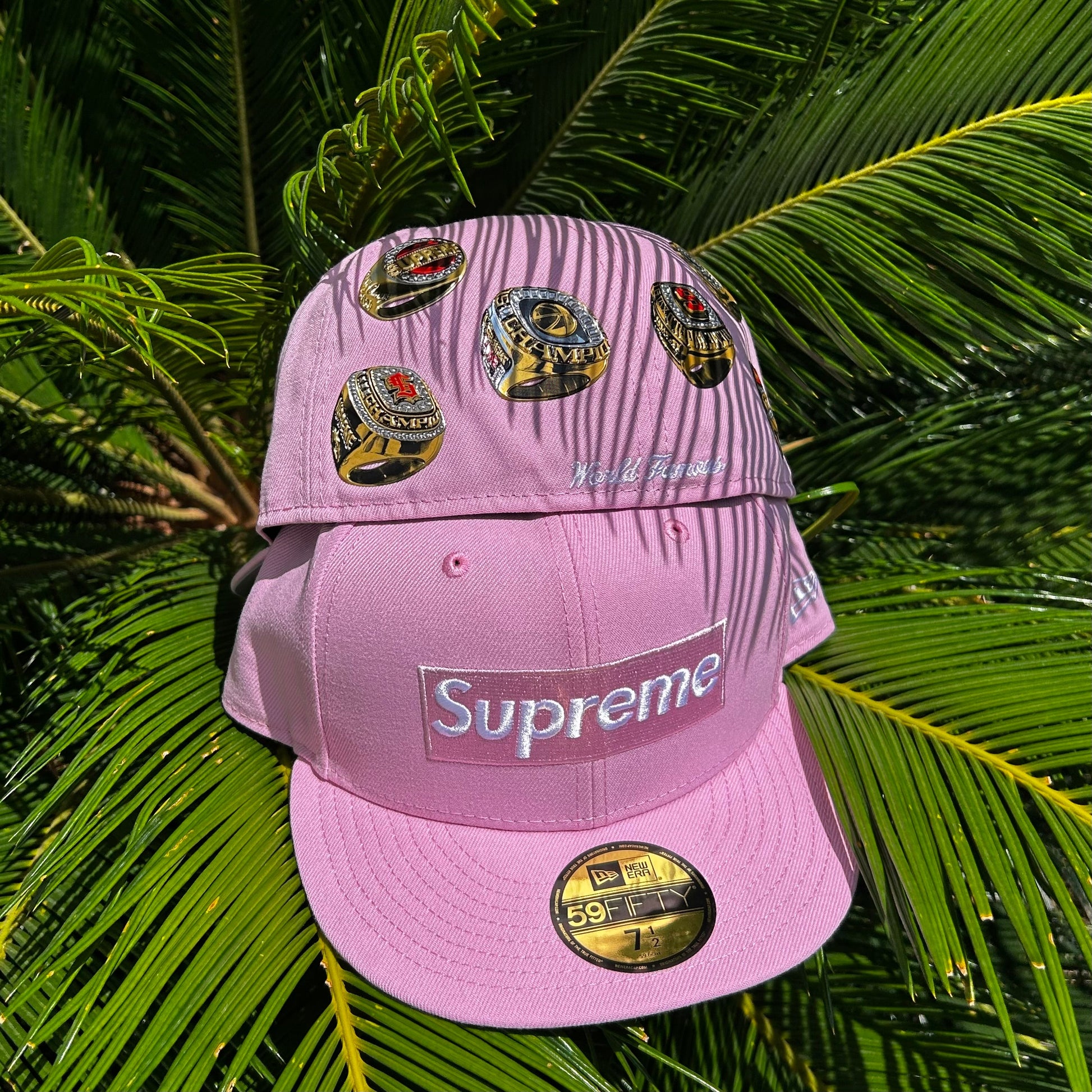 Gorra Exclusiva New Era x Supreme Champion Rings Rosa