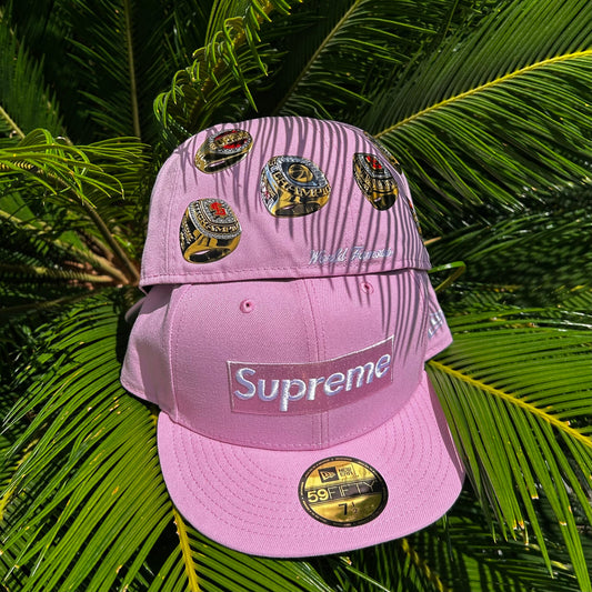 Gorra Exclusiva New Era x Supreme Champion Rings Rosa