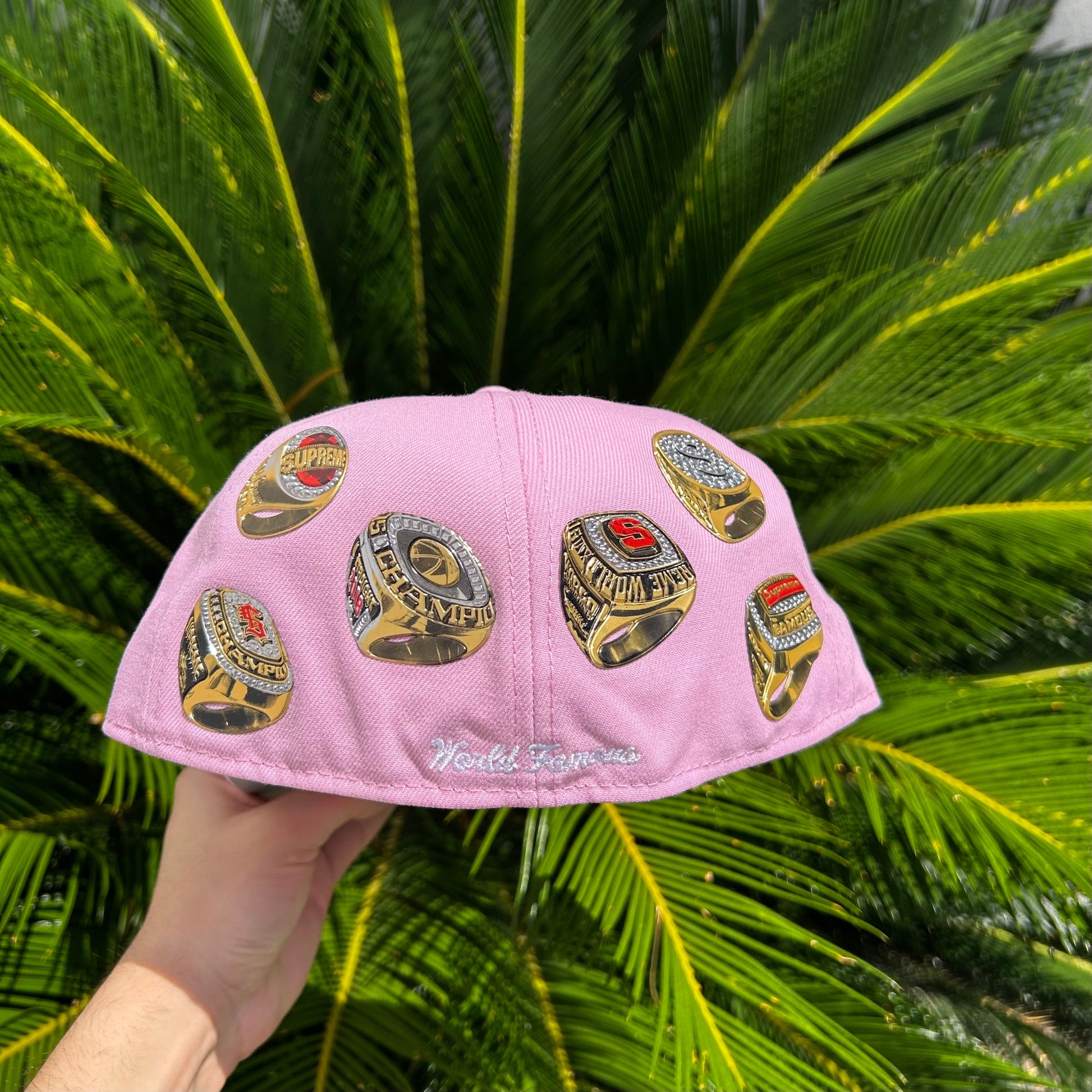 Gorra Exclusiva New Era x Supreme Champion Rings Rosa