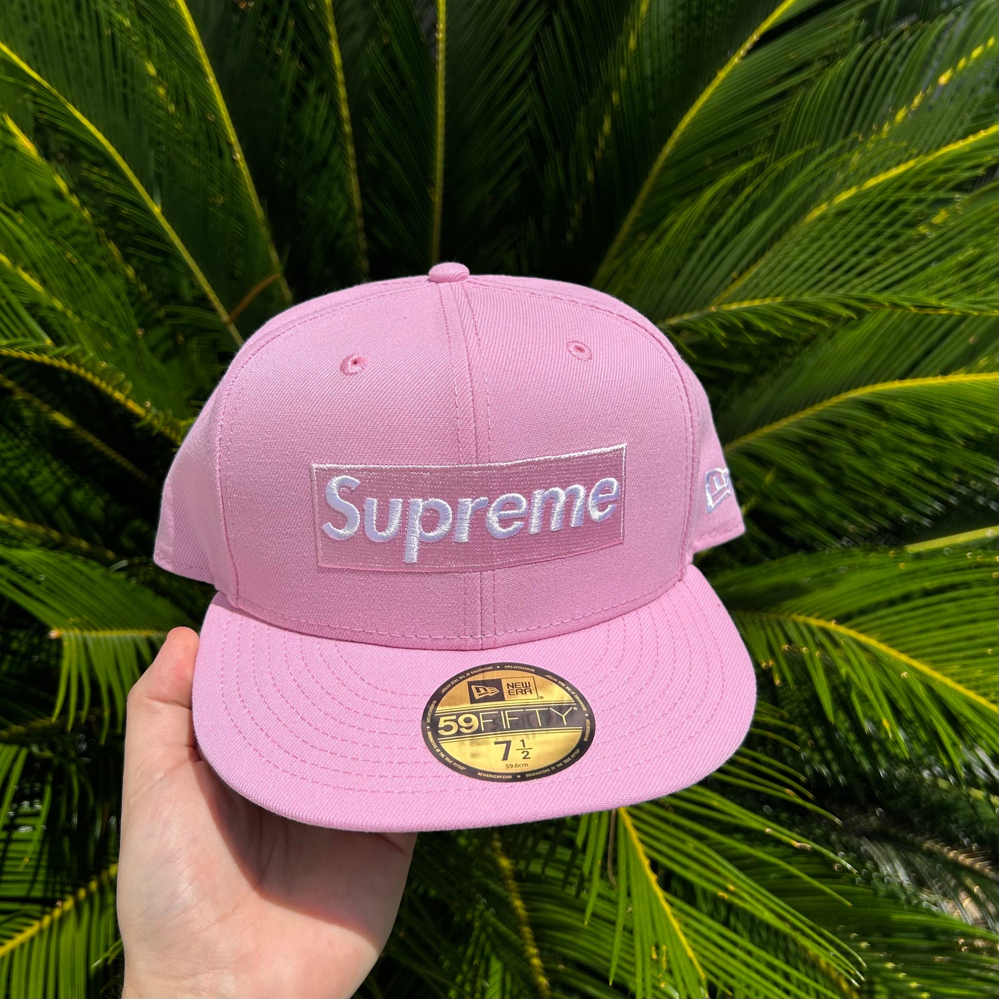 Gorra Exclusiva New Era x Supreme Champion Rings Rosa