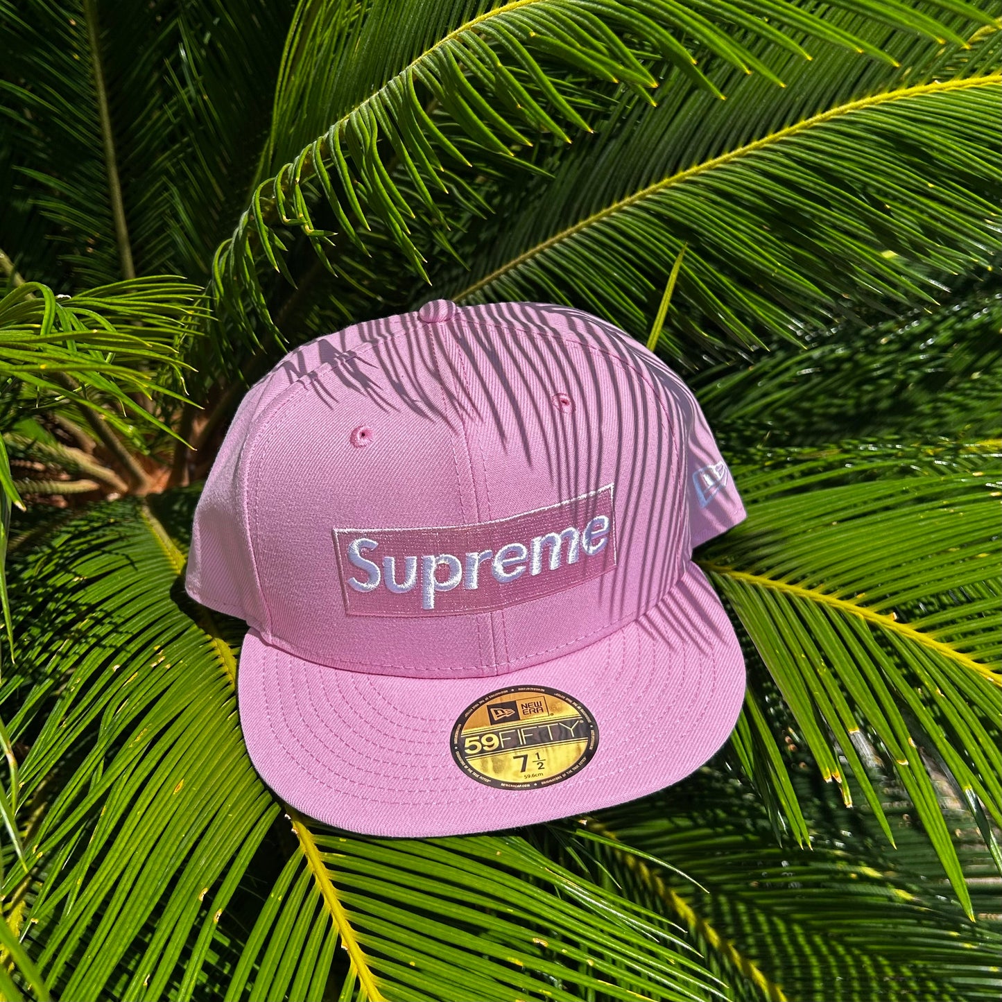 Gorra Exclusiva New Era x Supreme Champion Rings Rosa